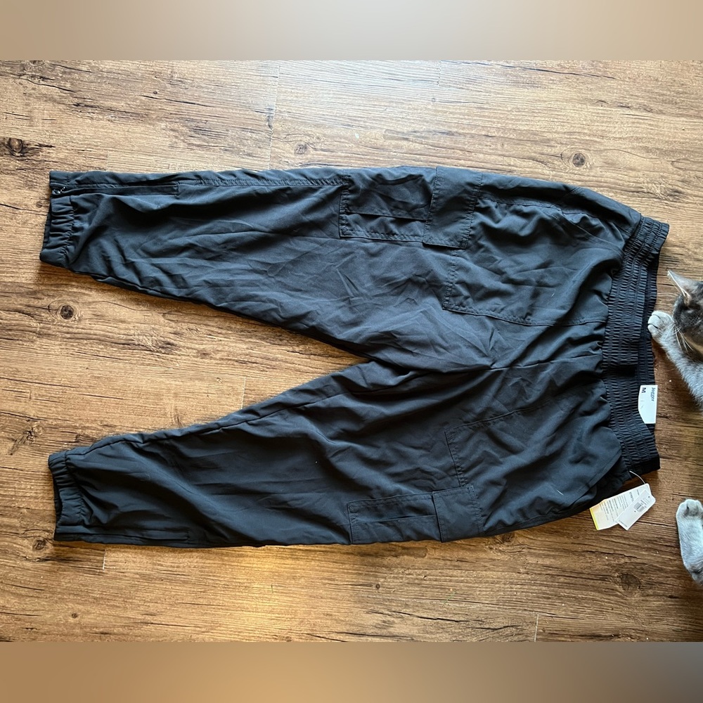 NWT old navy joggers with pockets and zip ankle